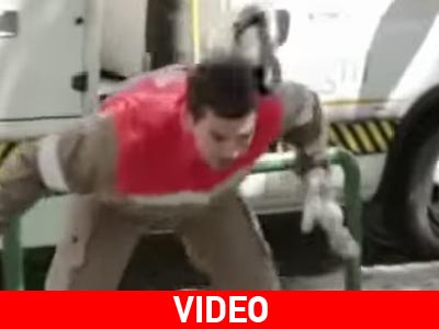 Eργάτης κάνει «μαγικά» με το κράνος του