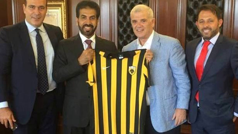 Ο Αλί Μανσούρ με φανέλα της ΑΕΚ