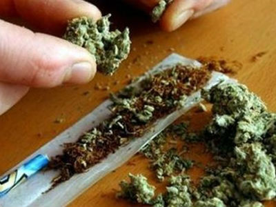 Χειροπέδες σε… «θεριακλή» παππού