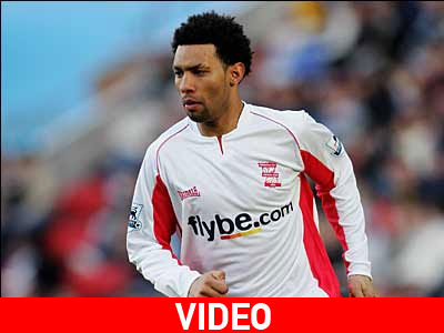 «Απορώ πώς δεν μου έβαλε μπαταρίες να με κάνει ρομπότ»