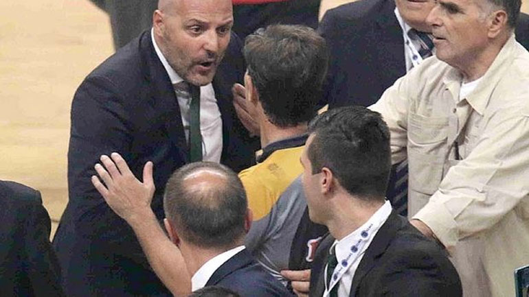 Επεισόδιο ανάμεσα σε Τζόρτζεβιτς και Τόμιτς στη φυσούνα μετά το ντέρμπι «αιωνίων»