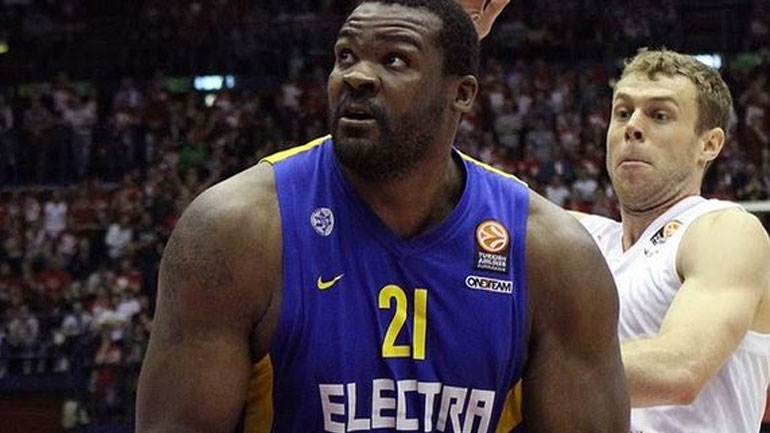 Σχορτσανίτης: «Χαρούμενος που θα συνεχίσω στον Ερυθρό Αστέρα»