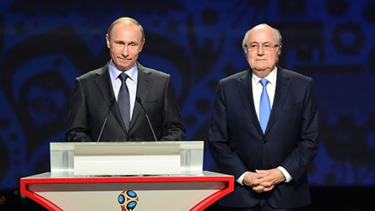 Οι Βλάντιμιρ Πούτιν και Ζεπ Μπλάτερ κηρύσσουν την έναρξη της διαδικασίας