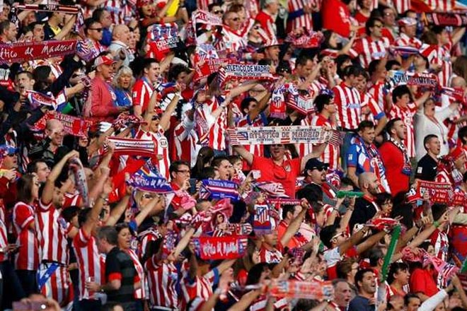 Οι οπαδοί της Ατλέτικο πανηγυρίζουν για το γκολ της ομάδας τους