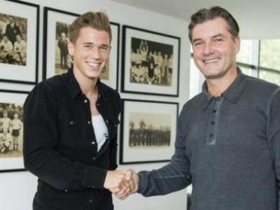 Aνανέωσε με την Ντόρτμουντ ο Ντουρμ