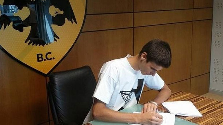 ΑΕΚ: Aνακοίνωσε τον Καμαριάνο μέχρι το 2020