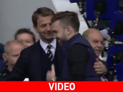 Προπονητής βάζει οπαδό να κοουτσάρει την ομάδα στη διάρκεια αγώνα