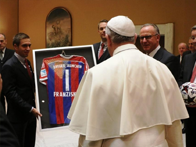 Στον Πάπα Φραγκίσκο η Μπάγερν