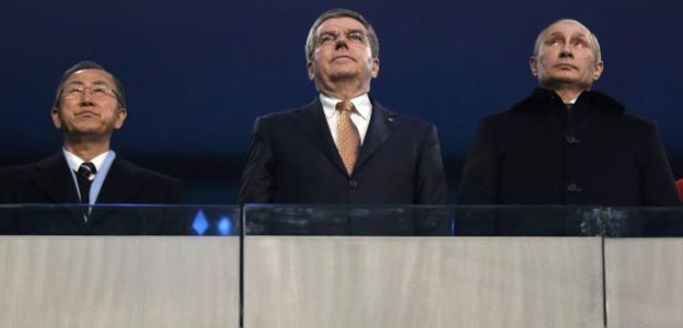  Ο γγ του ΟΗΕ, Μπαν κι Μουν, ο νέος πρόεδρος της Διεθνούς Ολυμπιακής Επιτροπής, Τόμας Μπαχ και ο Ρώσος πρόεδρος, Βλαντιμίρ Πούτιν παρακολουθούν την τελετή έναρξης