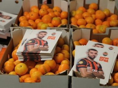 Ο Σρνα αγόρασε 20 τόνους μανταρίνια για τα παιδιά του Ντόνετσκ