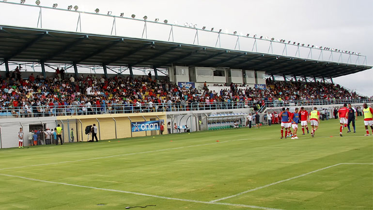 Super League: Στις 15.00 η σέντρα της αναμέτρησης Πλατανιάς-Βέροια