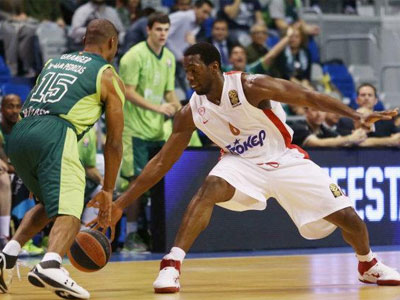 Ντάνστον: «Να είμαστε συγκεντρωμένοι και στα 40 λεπτά του αγώνα»