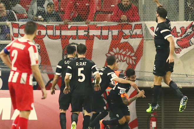 Οι παίκτες του ΠΑΟΚ πανηγυρίζουν το γκολ του Αθανασιάδη