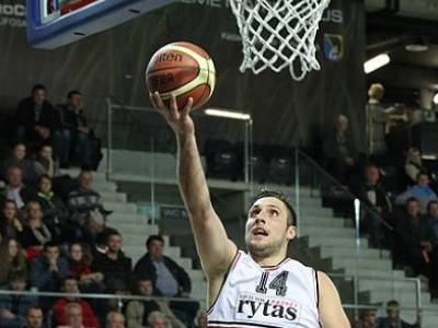 Μπάσκετ: Προελαύνει η Νεπτούνας στη Λιθουανία