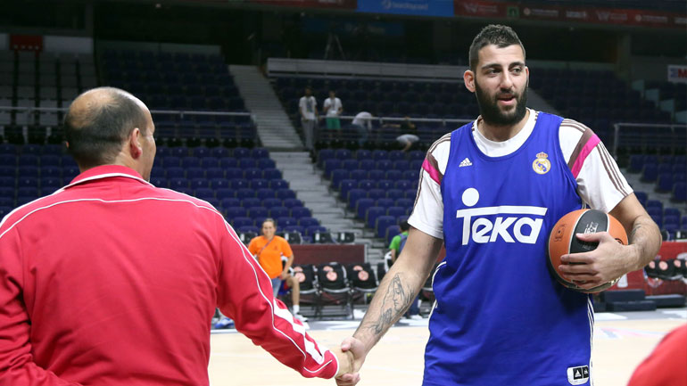 Αγγελόπουλος σε Μπουρούση: «Τι καλή επιτυχία ρε Γιάννη; Πλάκα μας κάνεις;»