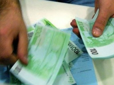 «Μαχαίρι» στην έκτακτη εισφορά εξετάζει το Μαξίμου