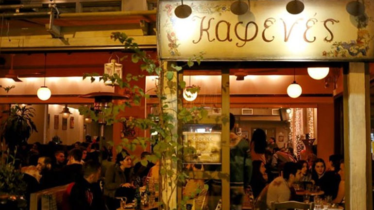 Καφενές: Το θρυλικό ρακάδικο της Πετρούπολης