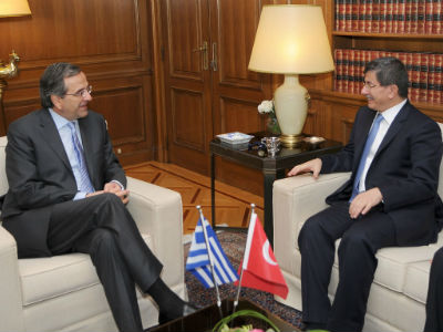 Νταβούτογλου: Κάλεσε τον Σαμαρά για τσάι στα κατεχόμενα