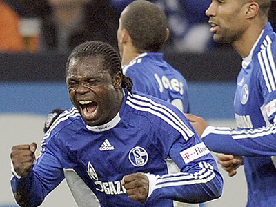 Σάλκε: «Επαγγελματική» νίκη επί της Άιντραχτ