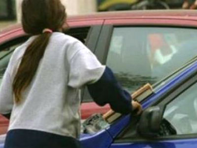 Τους «έβγαλαν» στην επαιτεία από νωρίς…