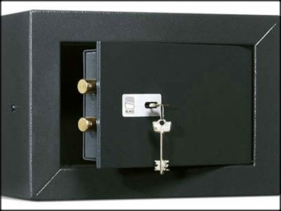 Άρπαξαν το χρηματοκιβώτιο κι έγιναν «καπνός»