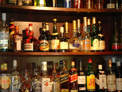 Έκλεψαν 48 μπουκάλια ποτών από σούπερ μάρκετ