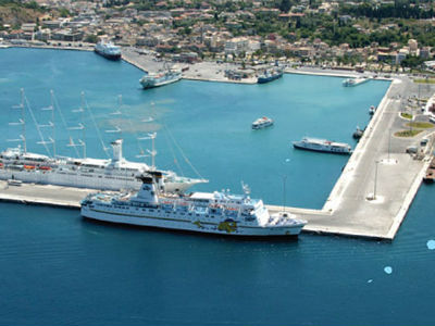 Στο λιμάνι της Κέρκυρας το πλοίο που προσέκρουσε σε νησίδα