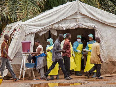 Τους λίντσαραν επειδή ήθελαν να ενημερώσουν για τον Έμπολα