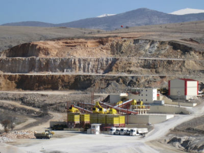 Γρεβενά: Εργάτης εγκλωβίστηκε σε σιλό για χαλίκια