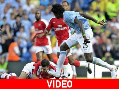 Πλήρωσε ακριβά τη «σκαριά» στον Van Persie ο Adebayor