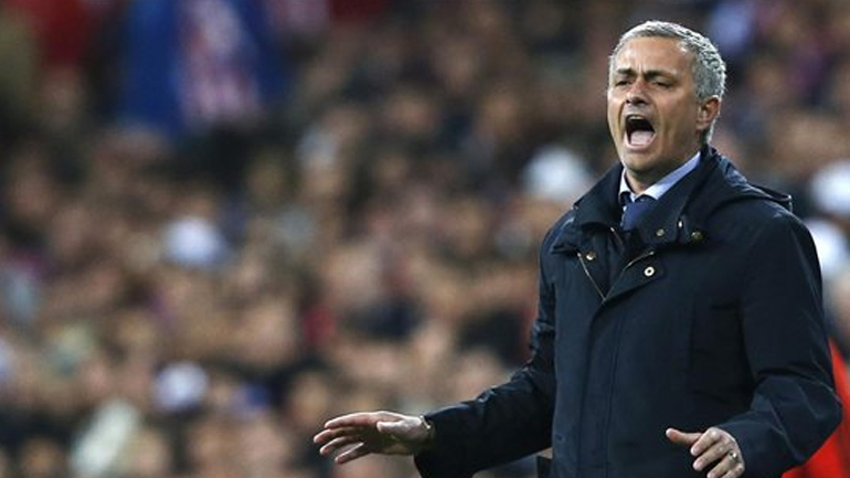 Παραμένει στην Τσέλσι ο Μουρίνιο