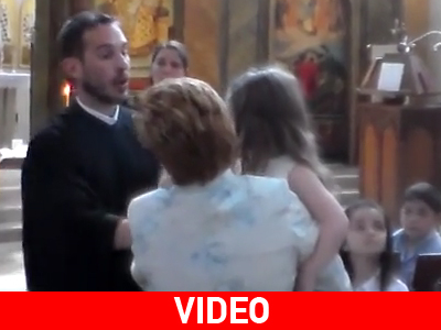 Ιερέας αρνείται να βαφτίσει τρίχρονο κοριτσάκι γιατί…