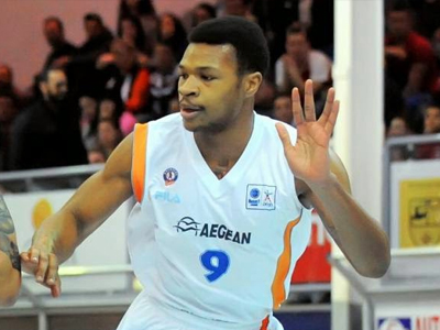 Κολοσσός: Ανανέωσε ο Τέιλορ Σμιθ