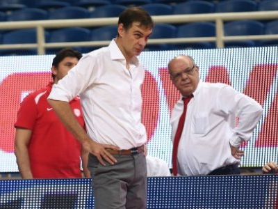 Ολυμπιακός: Στον «αέρα» η παραμονή του Μπαρτζώκα