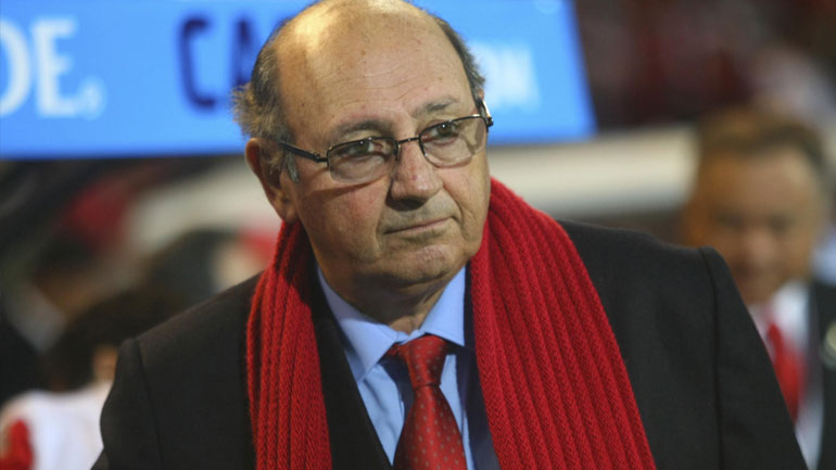 Ευχές Μαρκαριάν στον Μπακάκη