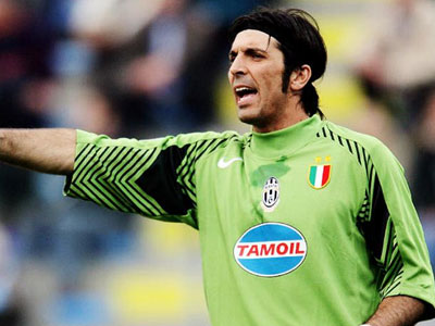 Καλύτερη άμυνα ζήτησε ο Μπουφόν