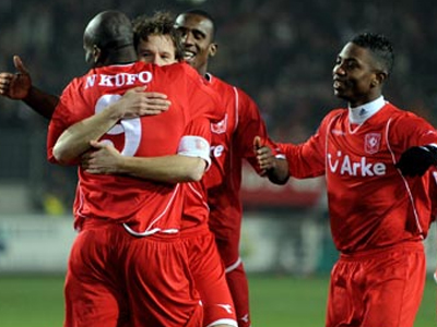 Χωρίς… παρέα στην κορυφή η Τβέντε