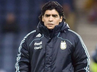 Δεν παραιτείται με… τίποτα ο Μαραντόνα