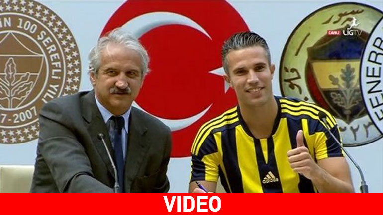 Φενέρμπαχτσε: Υπέγραψε και… αποθεώθηκε ο Φαν Πέρσι