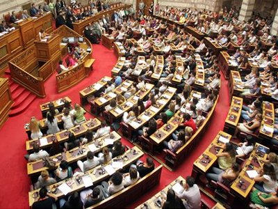 Βουλή: Ψηφίστηκαν οι τροπολογίες στο νομοσχέδιο του υπουργείου Υγείας για την Άνοια