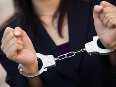 Τρίκαλα: Σύλληψη με… άρωμα γυναίκας