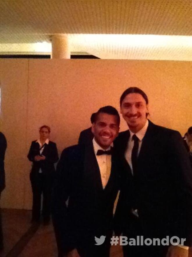 Ντάνι Άλβες και Ιμπραΐμοβιτς ποζάρουν παρέα