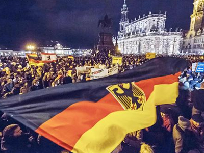 Γερμανία: Περισσότεροι από 17.000 άνθρωποι στη διαδήλωση κατά του «εξισλαμισμού της Δύσης» Γερμανία: Περισσότεροι από 17.000 άνθρωποι στη διαδήλωση κατά του «εξισλαμισμού της Δύσης»