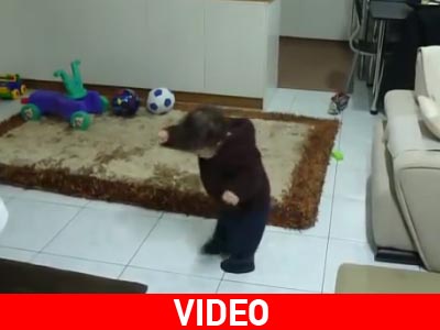 Το βαρύ ζεϊμπέκικο ενός… μάγκα 10 μηνών