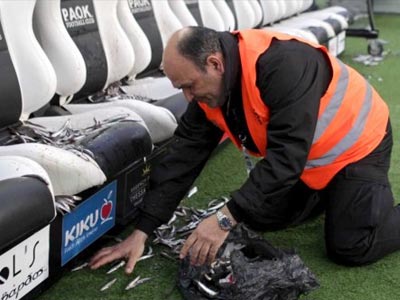 Σε δίκη ο 36χρονος οπαδός του ΠΑΟΚ για τα ψάρια στον πάγκο του Ολυμπιακού