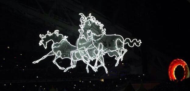  Tρία άλογα τραβούν τον ήλιο υπό τους ήχους της μουσικής του Stravinsky