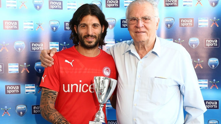 Ολυμπιακός: Ο Θεοδωρίδης βραβευσε τον Τσόρι