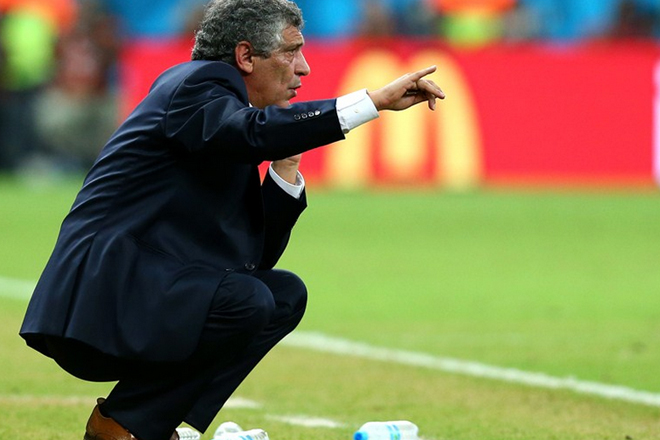 Ο Φερνάντο Σάντος δεν σταματά να δίνει οδηγίες στους παίκτες του