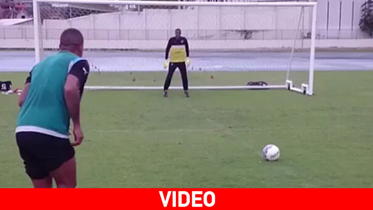 Απίθανη προσποίηση σε πέναλτι- Ο τερματοφύλακας απέκρουσε το… παπούτσι και όχι την μπάλα