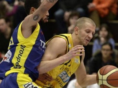 Ενισχύθηκε με τον Ούζας ο Πανελευσινιακός